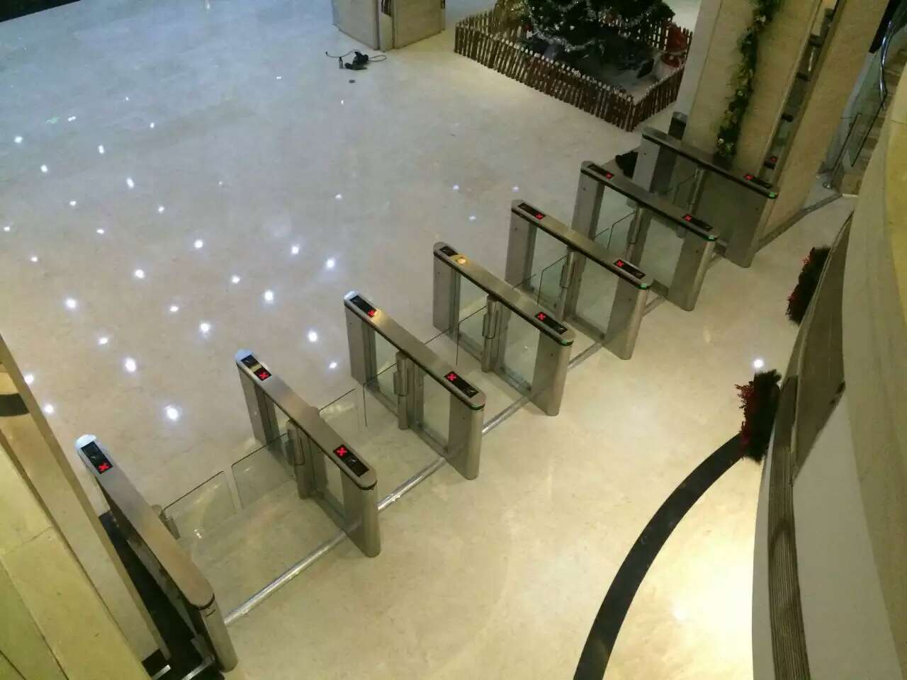 速通門(mén)北京鵬龍大廈